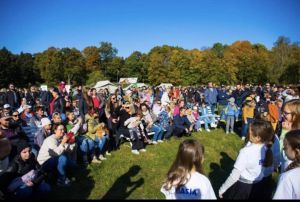 Starowinogradzki Piknik Jesienny - zdjęcie przedstawia uczestników
