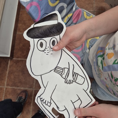 muminek wycięty z papieru