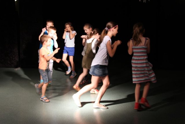 Turnus I - Akcja Lato 2014 - półkolonie, 7-11.07.2014 r., warsztaty w MDK2, Muzeum w Uzarzewie, Centrum Sportowe NIKU, Klub Nenufar w Kościanie, zabawy na Cytadeli.