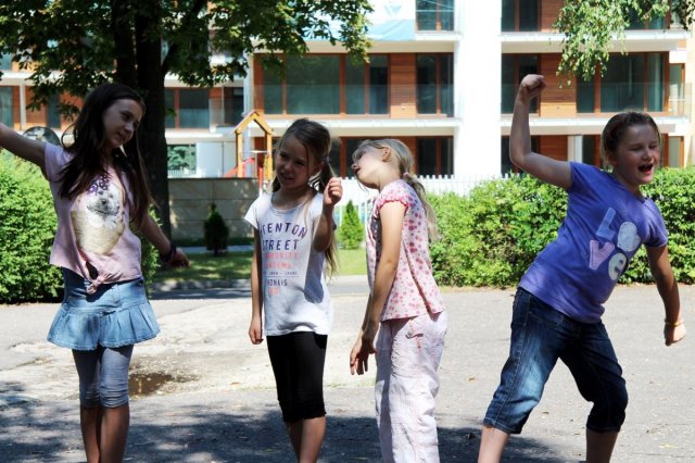 Turnus I - Akcja Lato 2014 - półkolonie, 7-11.07.2014 r., warsztaty w MDK2, Muzeum w Uzarzewie, Centrum Sportowe NIKU, Klub Nenufar w Kościanie, zabawy na Cytadeli.